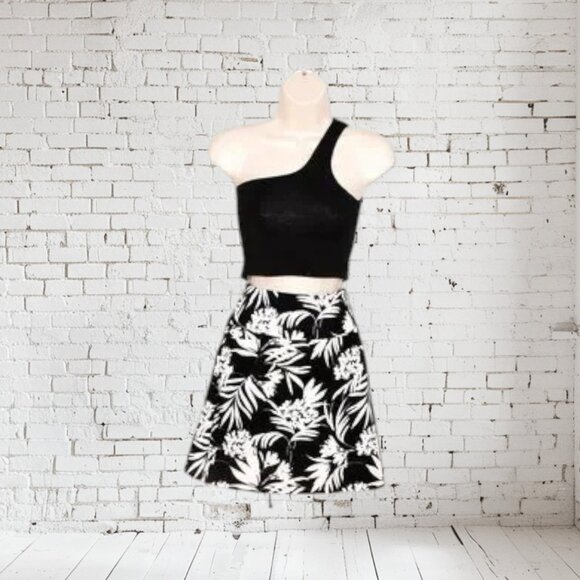 S.C. & Co. Skort Sport Black & White Floral - Picture 2 of 5